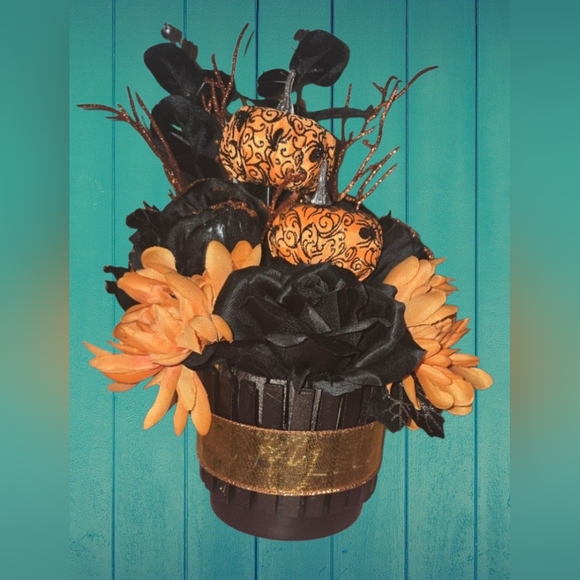 Halloween handmade table centerpiece - Picture 3 of 3